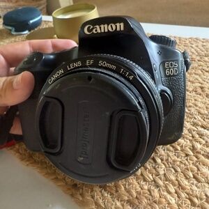 CANON 60D + 50mm Lens and battery